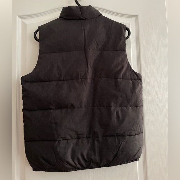 NWOT Abercrombie Kids Puffy Vest. Grey. Size 15/16. - Picture 8 of 17